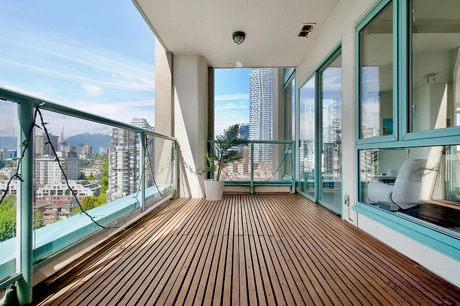 2103 907 Beach Avenue Vancouver, BC - 2