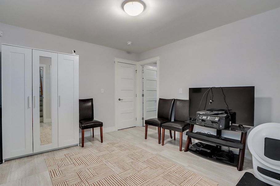 2496 Brock Street Vancouver, BC - 10