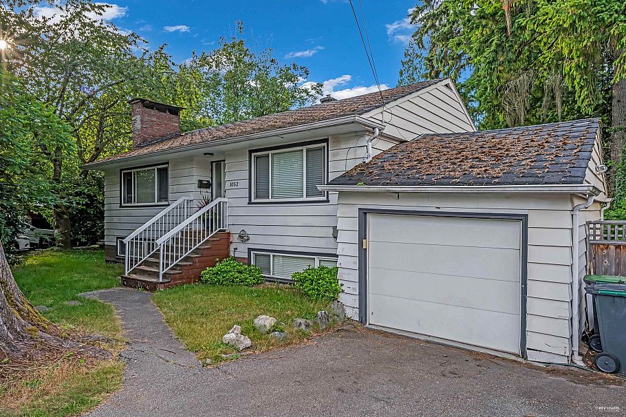 1052 Montroyal Boulevard North Vancouver, BC - 22