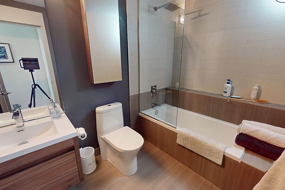 403 985 W 10th Avenue Vancouver, BC - 9