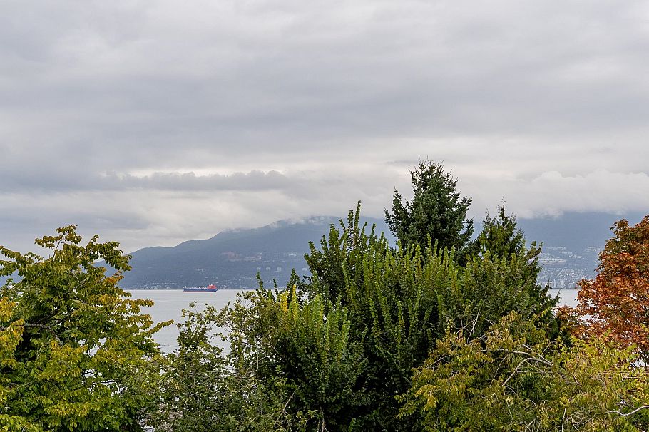 305 2430 Point Grey Road Vancouver, BC - 25