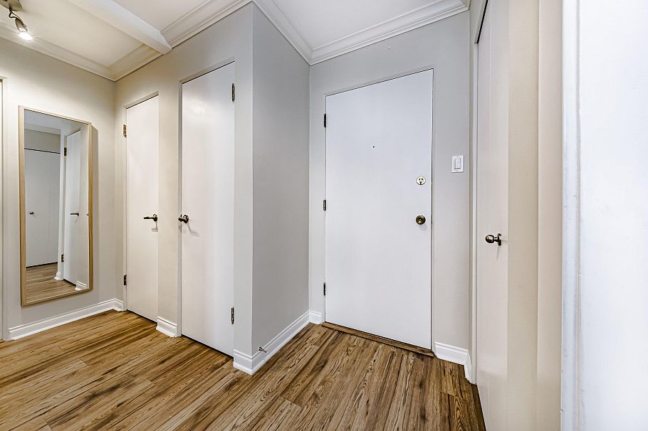 305 2430 Point Grey Road Vancouver, BC - 2