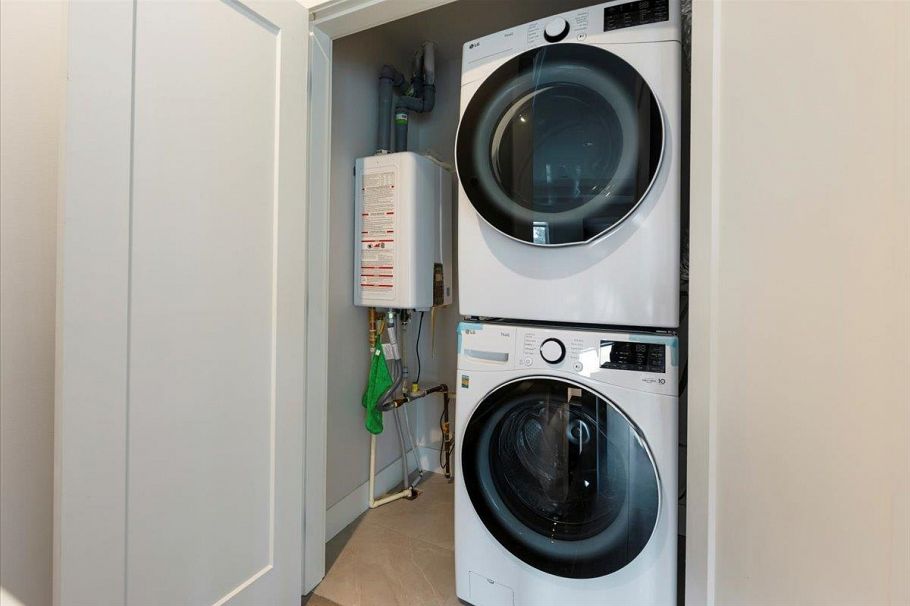 7553 Oak Street Vancouver, BC - 17