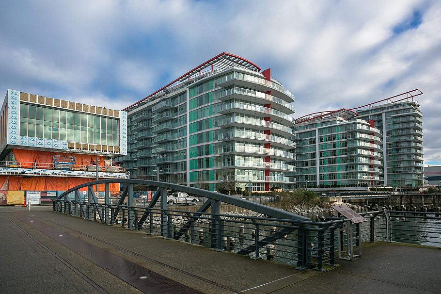 105 175 Victory Ship Way North Vancouver, BC - 26