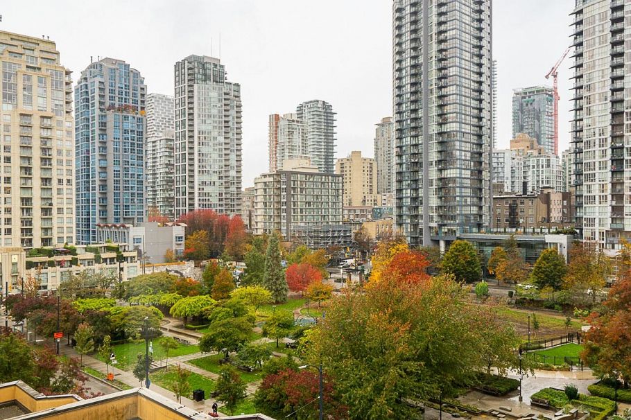 807-488 Helmcken Street Vancouver, BC - 30