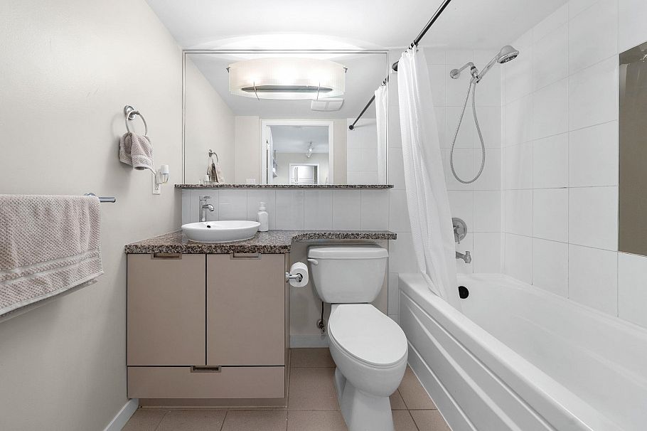 305 1082 Seymour Street Vancouver, BC - 20