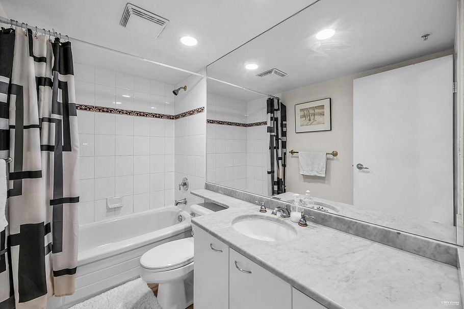 201 1367 Alberni Street Vancouver, BC - 17