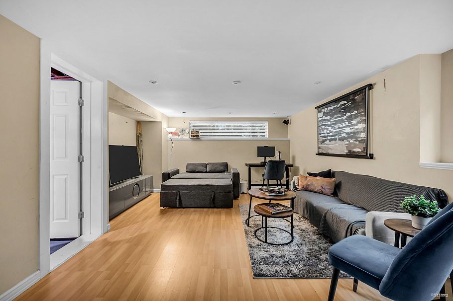 1052 Montroyal Boulevard North Vancouver, BC - 15