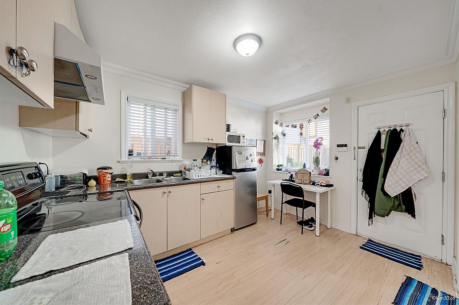 7531 Oak Street Vancouver, BC - 24