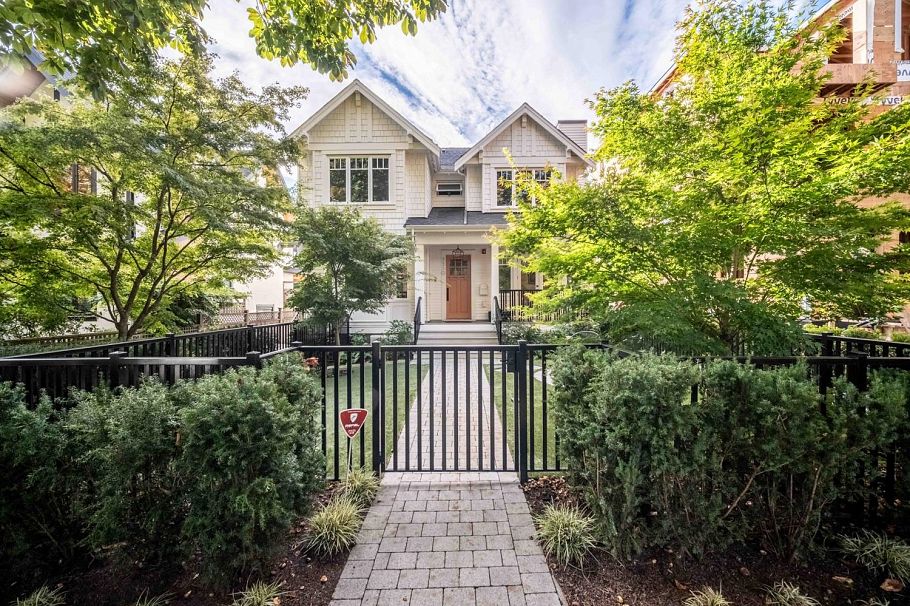 3530 W 43rd Avenue Vancouver, BC - 1