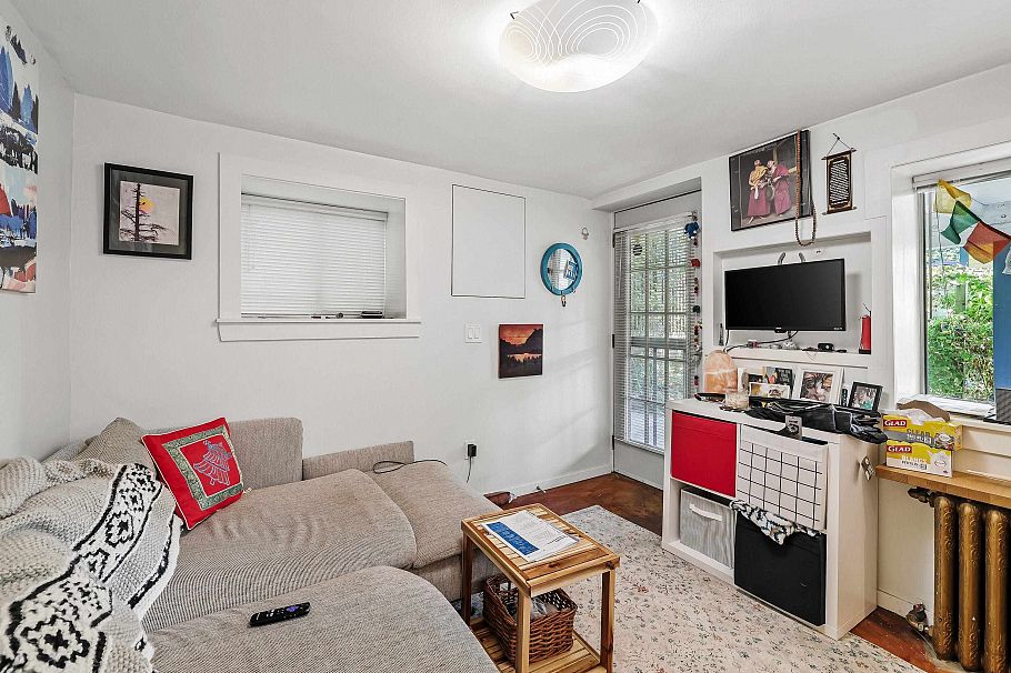 2274 E 7th Avenue Vancouver, BC - 17