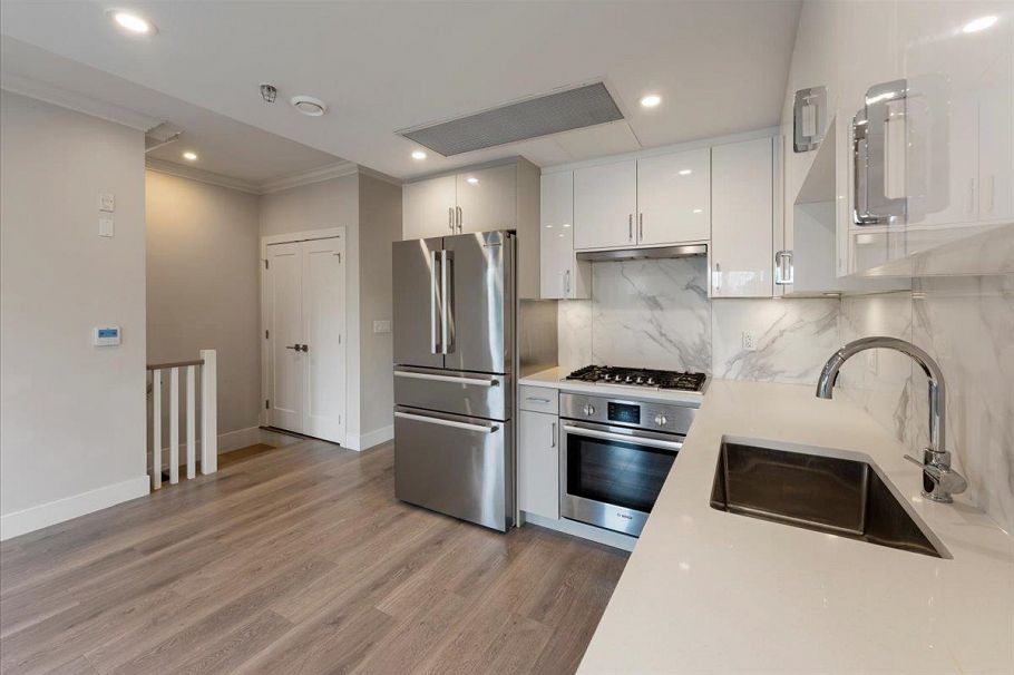 7553 Oak Street Vancouver, BC - 7