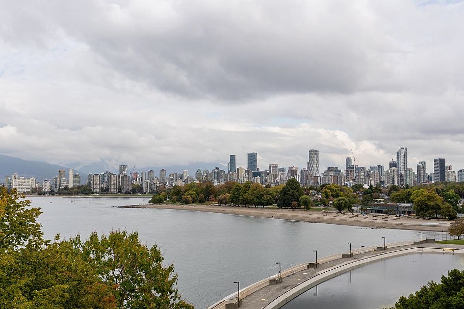 305 2430 Point Grey Road Vancouver, BC - 32