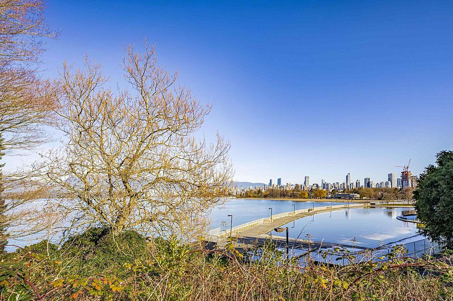 305 2430 Point Grey Road Vancouver, BC - 36