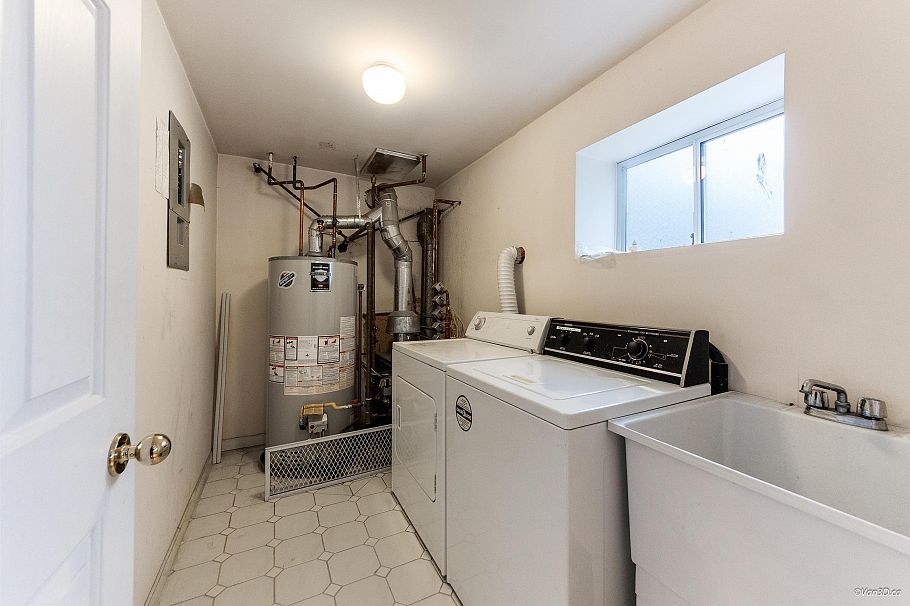 6633 Montgomery Street Vancouver, BC - 33