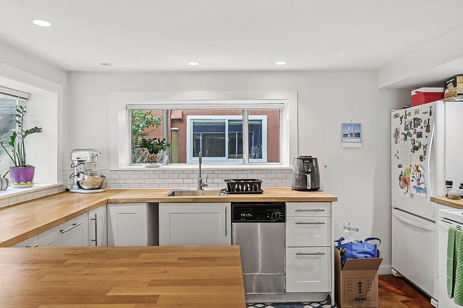 2274 E 7th Avenue Vancouver, BC - 18