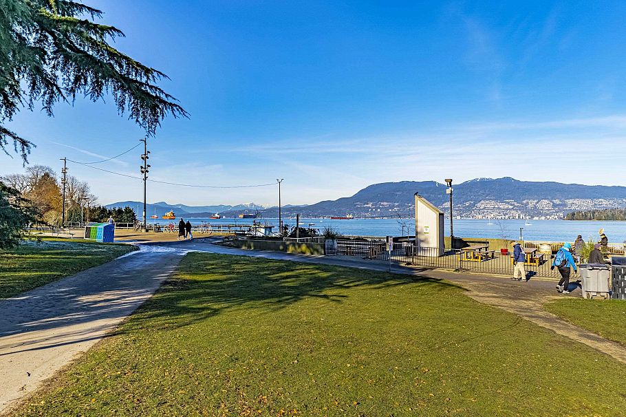 305 2430 Point Grey Road Vancouver, BC - 40