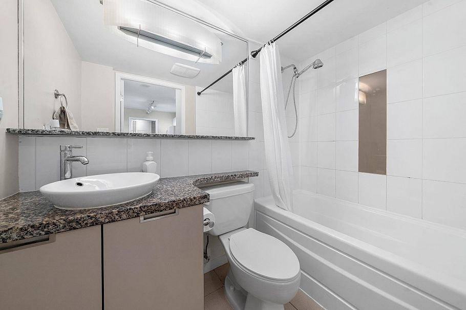 305 1082 Seymour Street Vancouver, BC - 21