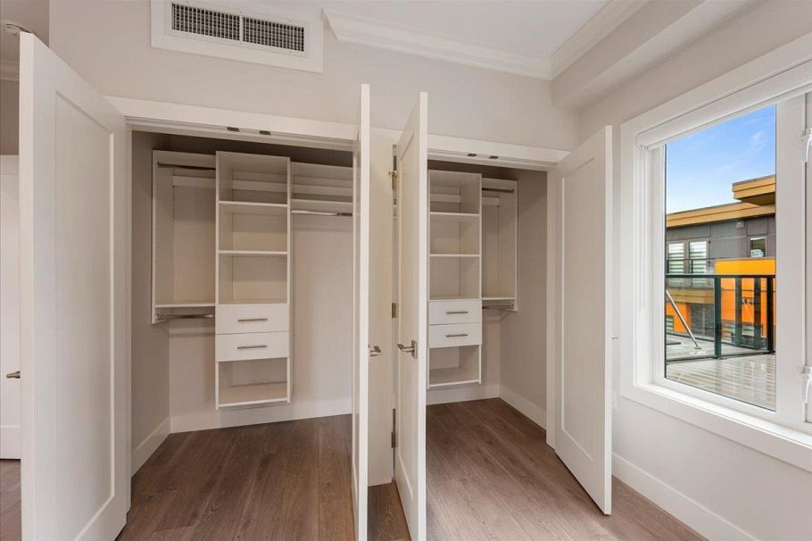 7553 Oak Street Vancouver, BC - 25