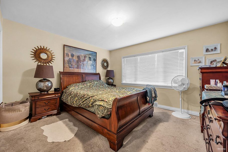 1052 Montroyal Boulevard North Vancouver, BC - 8