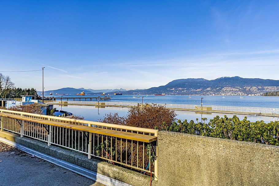 305 2430 Point Grey Road Vancouver, BC - 38