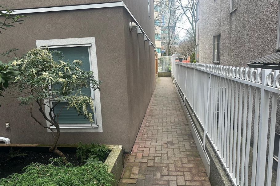 403 985 W 10th Avenue Vancouver, BC - 24