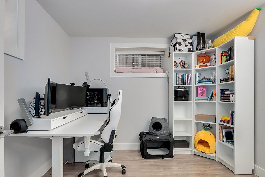 2496 Brock Street Vancouver, BC - 11