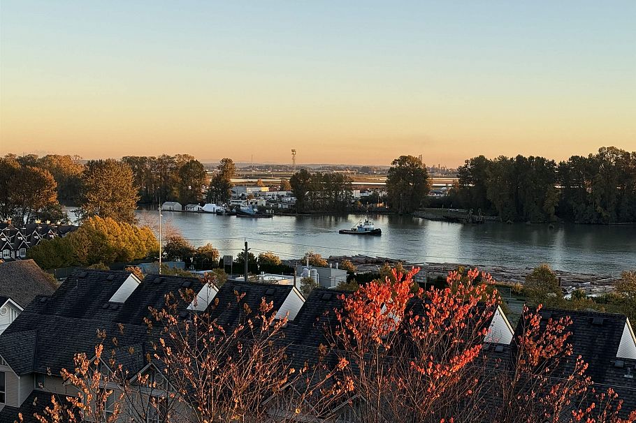 705 2733 Chandlery Place Vancouver, BC - 1