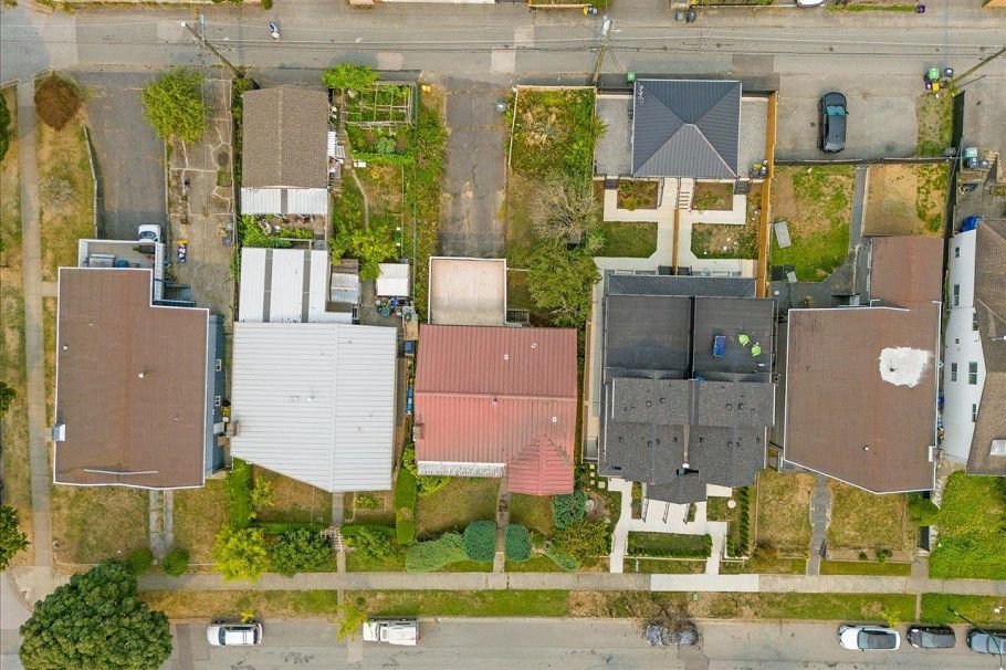 1149 E 63rd Avenue Vancouver, BC - 2