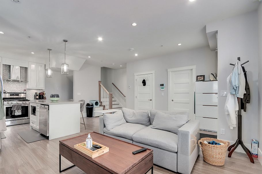 2496 Brock Street Vancouver, BC - 5