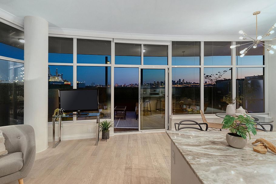 105 175 Victory Ship Way North Vancouver, BC - 4