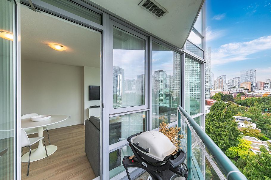 1101 1033 Marinaside Crescent Vancouver, BC - 10