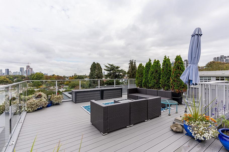 305 2430 Point Grey Road Vancouver, BC - 33