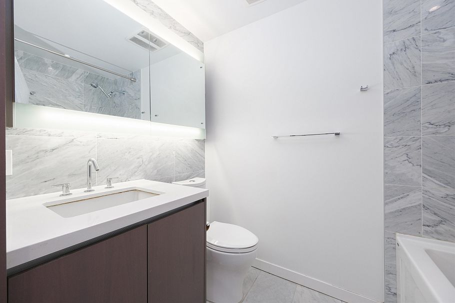 1115 68 Smithe Street Vancouver, BC - 14