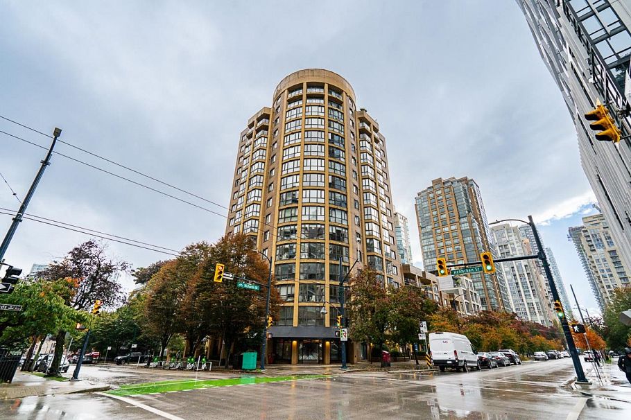 807-488 Helmcken Street Vancouver, BC - 1