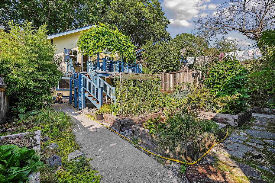 2274 E 7th Avenue Vancouver, BC - 26