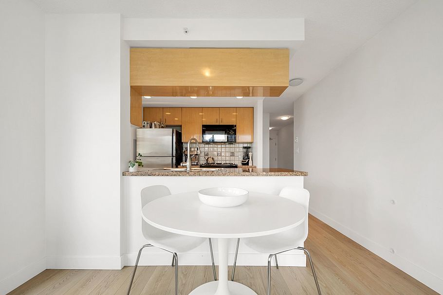 1101 1033 Marinaside Crescent Vancouver, BC - 13