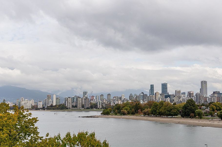 305 2430 Point Grey Road Vancouver, BC - 29