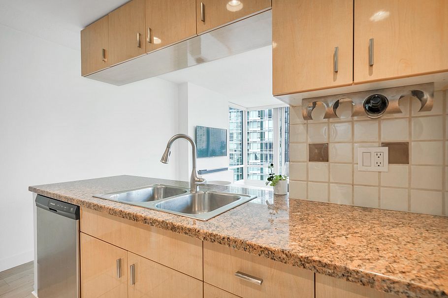 1101 1033 Marinaside Crescent Vancouver, BC - 20