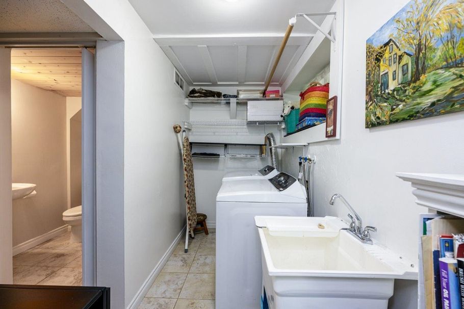 1061 Gladwin Drive North Vancouver, BC - 29