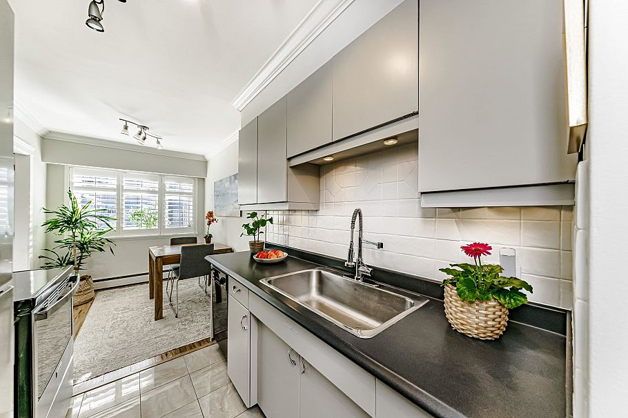 305 2430 Point Grey Road Vancouver, BC - 11