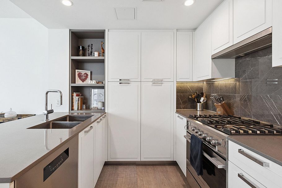 403 1471 Hunter Street North Vancouver, BC - 3