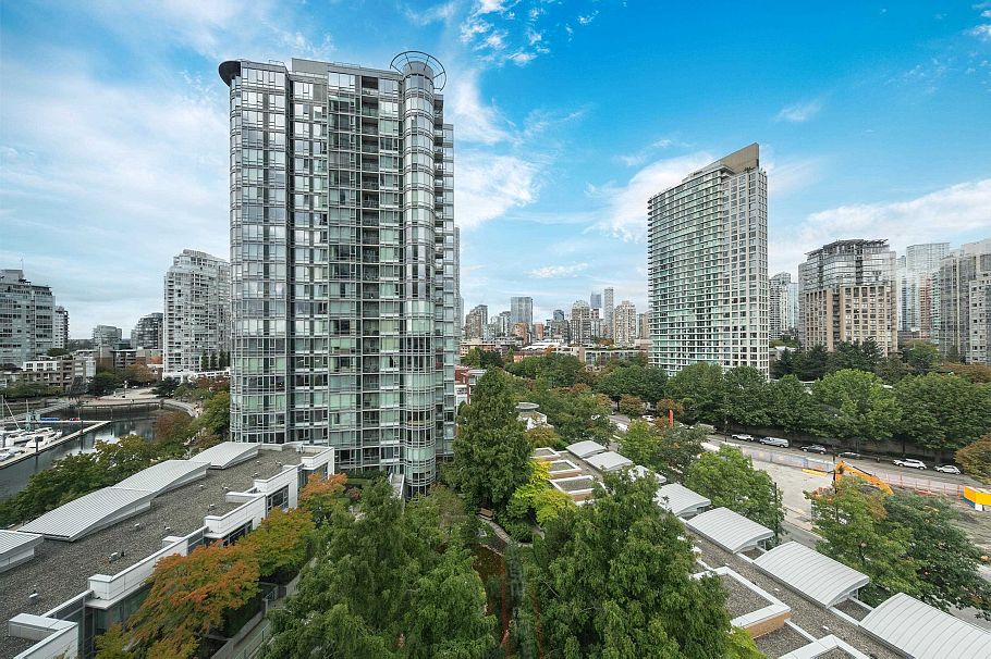 1101 1033 Marinaside Crescent Vancouver, BC - 2