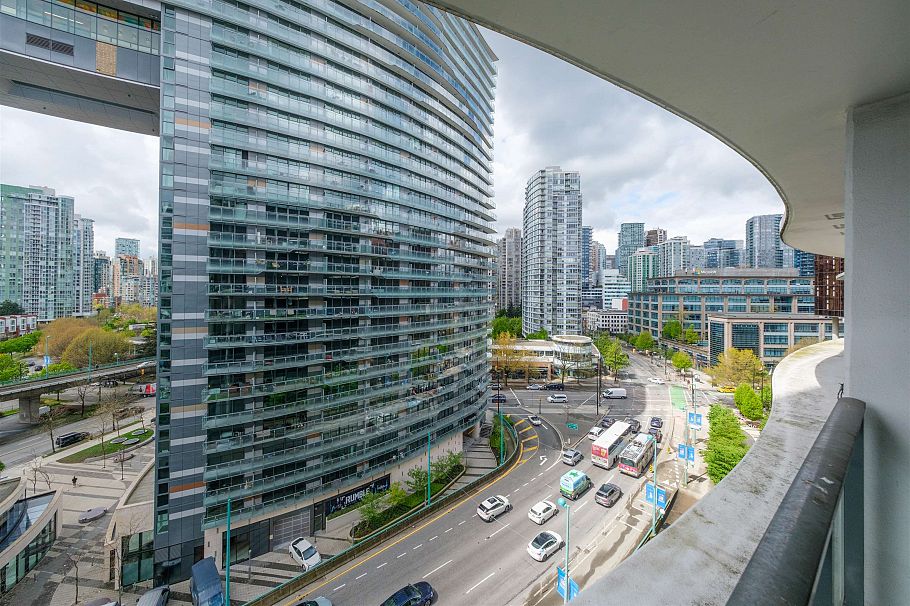 1115 68 Smithe Street Vancouver, BC - 19