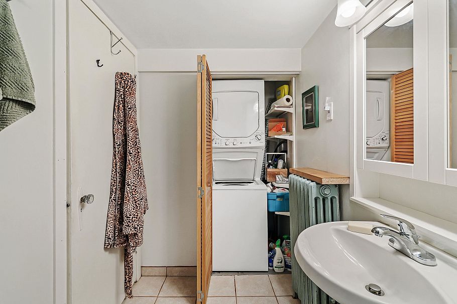 2274 E 7th Avenue Vancouver, BC - 25