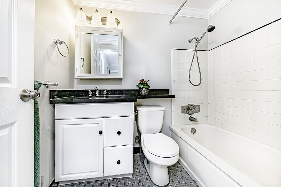 305 2430 Point Grey Road Vancouver, BC - 14