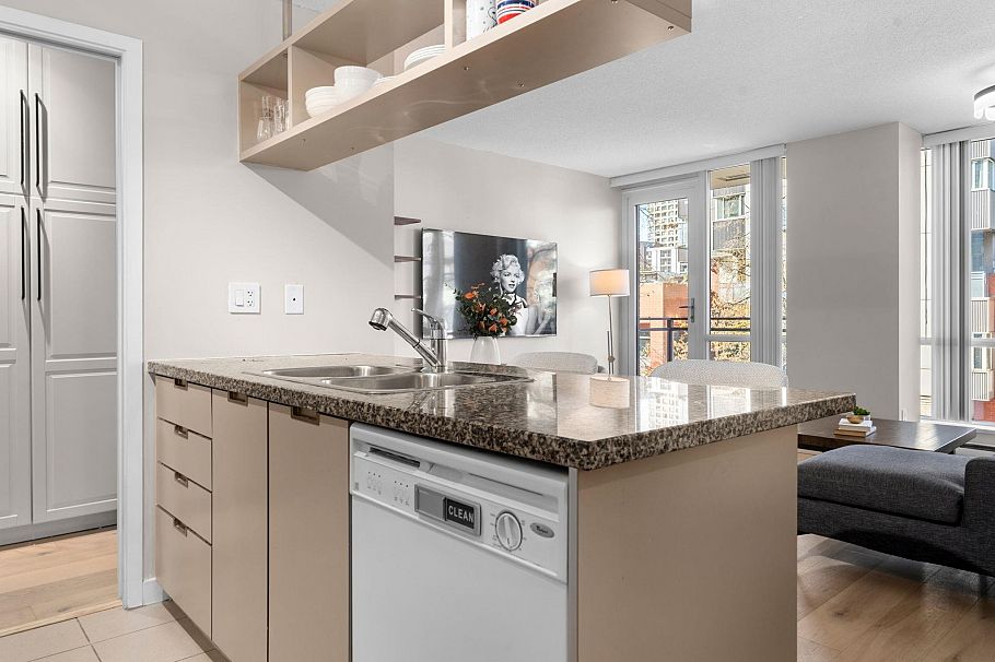 305 1082 Seymour Street Vancouver, BC - 14