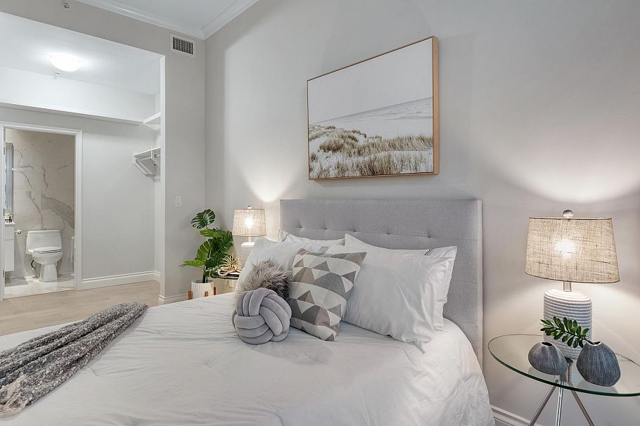 105 175 Victory Ship Way North Vancouver, BC - 24