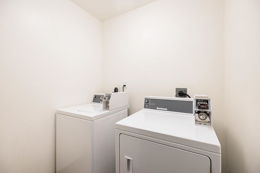 209 141 W 13th Street North Vancouver, BC - 19