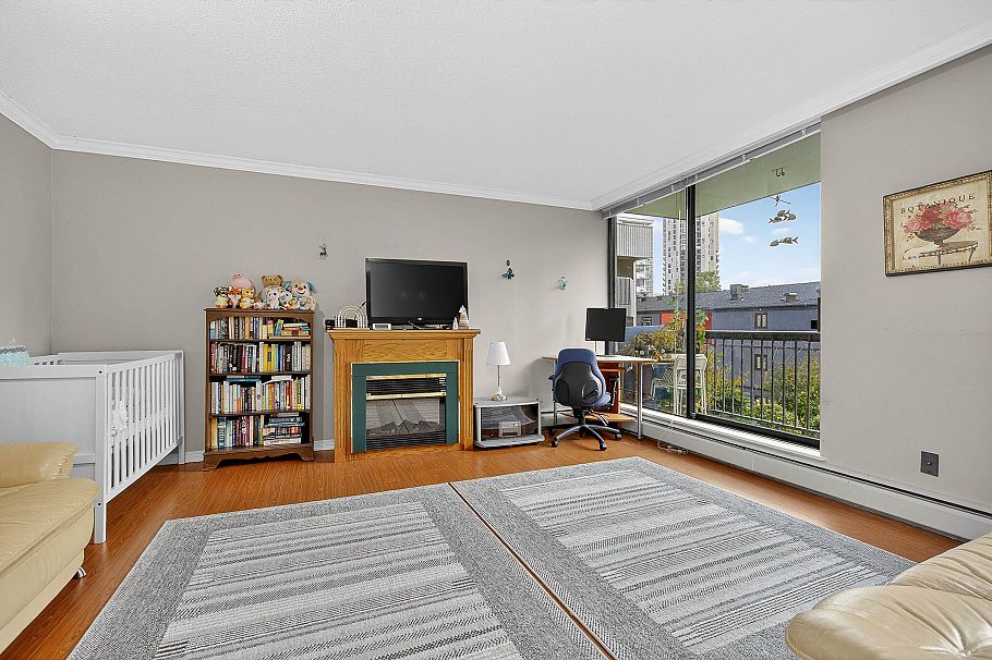 102 1146 Harwood Street Vancouver, BC - 5